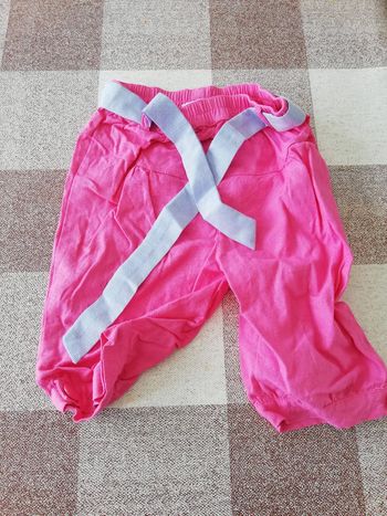 Pantacourt rose avec ceinture cramouille 23 mois