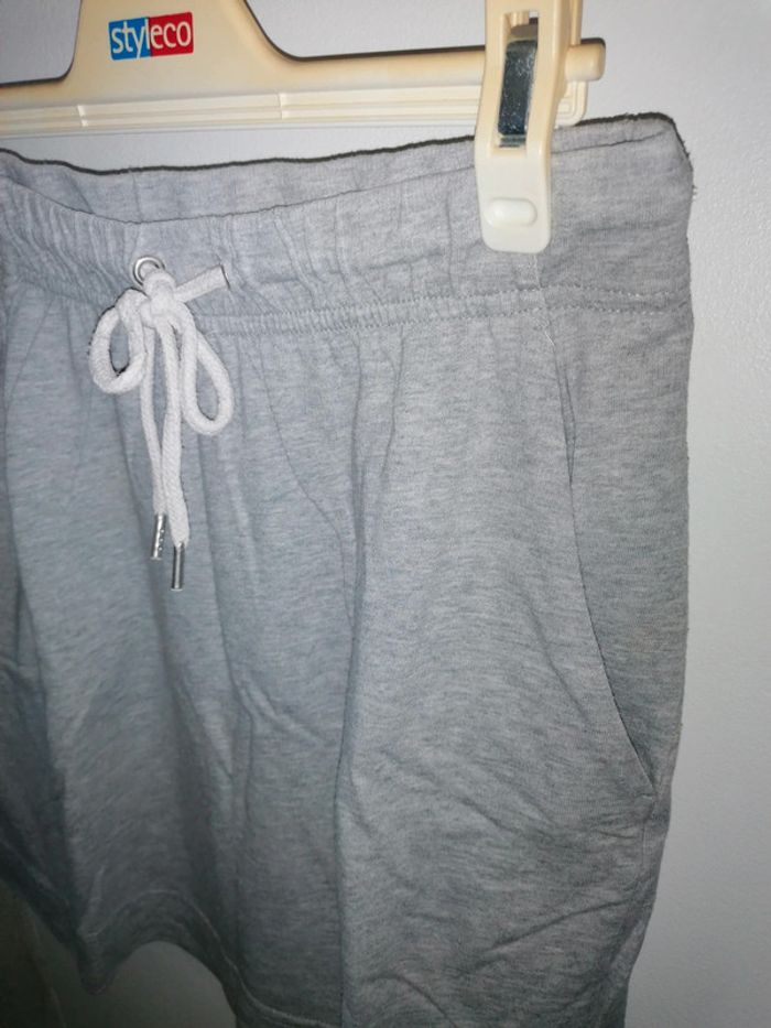 Jupe tee-shirt H&M XS ou 14ans ado - photo numéro 4