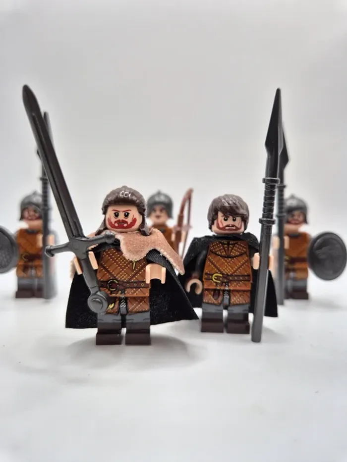 Figurines type lego 7 guerriers du loup dont le Roi game of thrones seigneur des anneaux - photo numéro 2