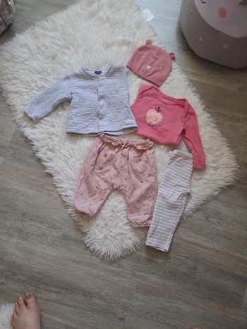 Lot ensemble pantalons body, bonnet et gilet