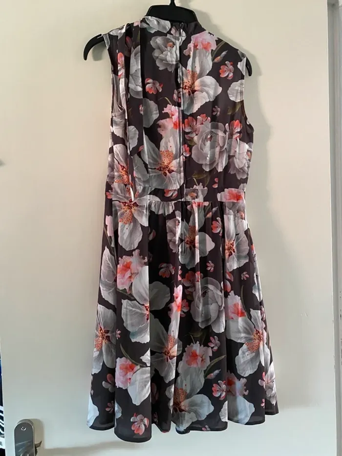 Magnifique robe fleurie Orsay Taille 38 - photo numéro 2
