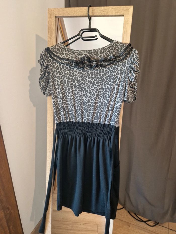 Robe noire et léopard - photo numéro 2
