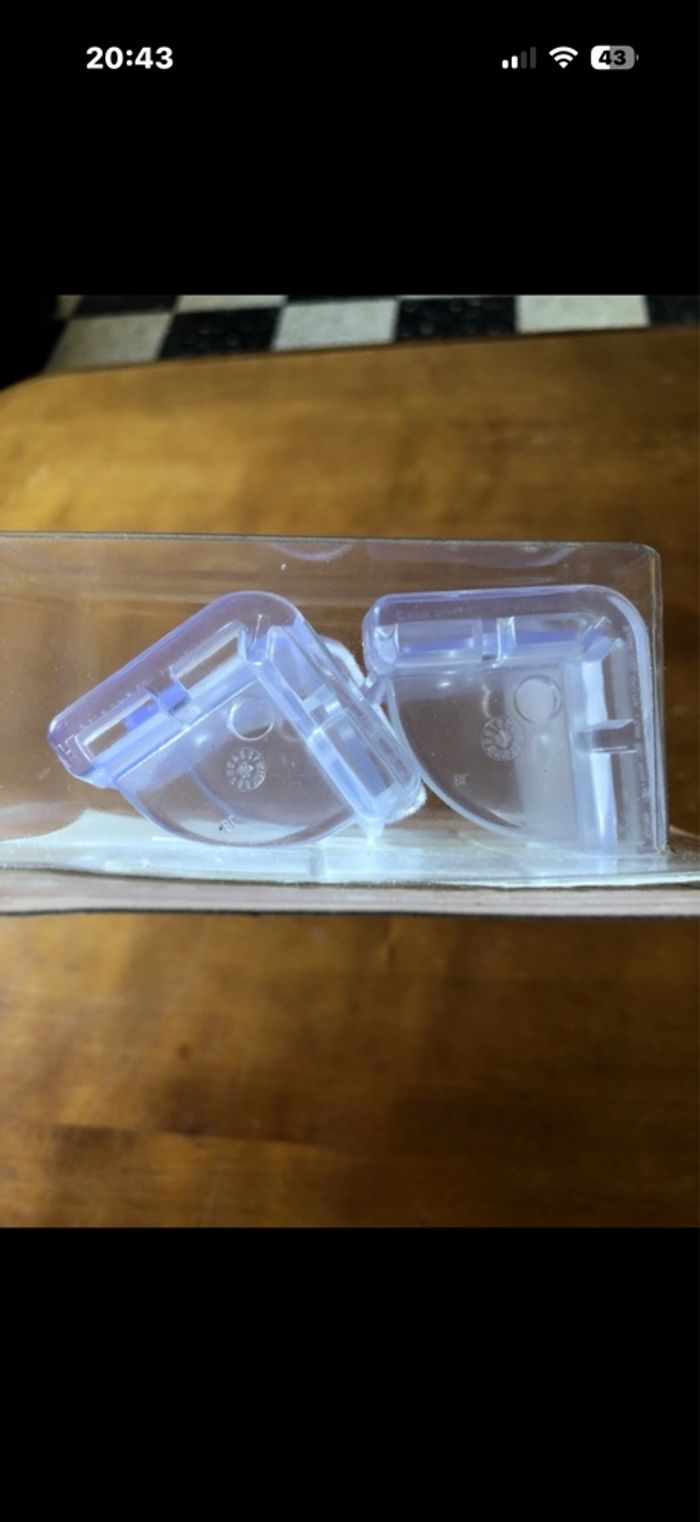 Coins de table neuf - photo numéro 2