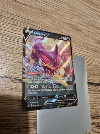 Carte pokémon liepard V 104/198 anglaise année 2021