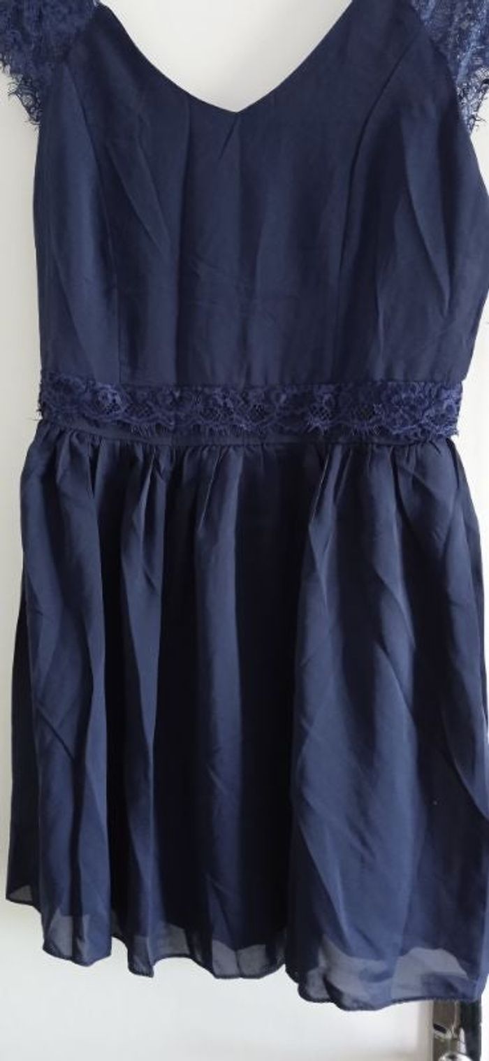 Robe bleue marine dentelle