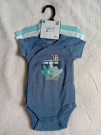 Lot de 3 bodies neufs 6 mois 