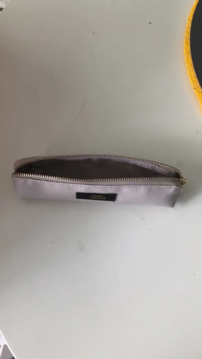 Petite trousse grise - photo numéro 2