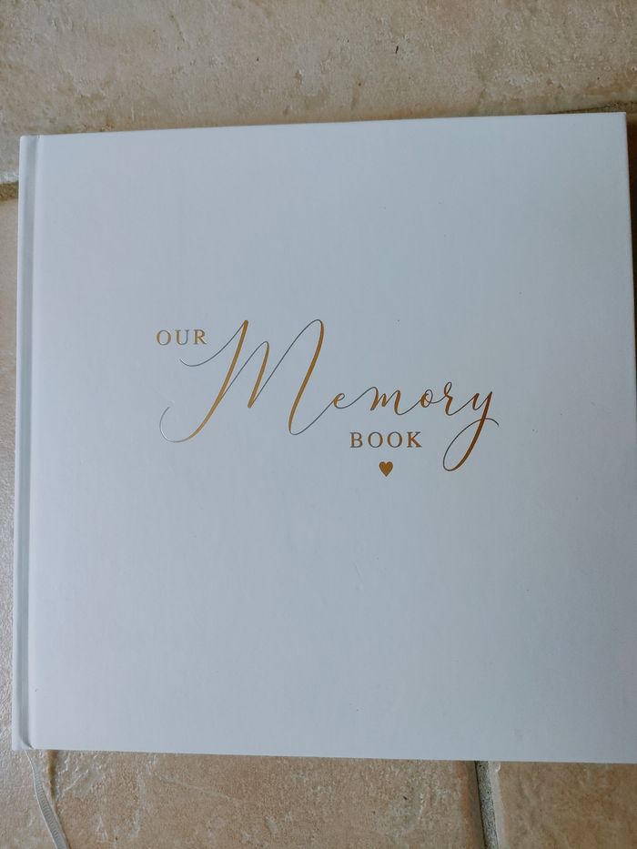 Wedding planner papier et un livre de mémoire avant / après mariage. En anglais