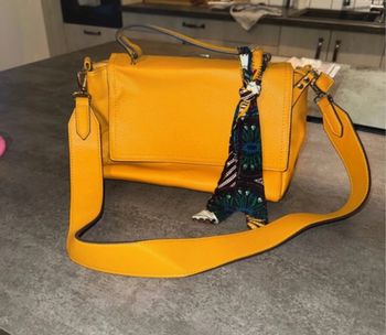 Sac à main moutarde avec noeud