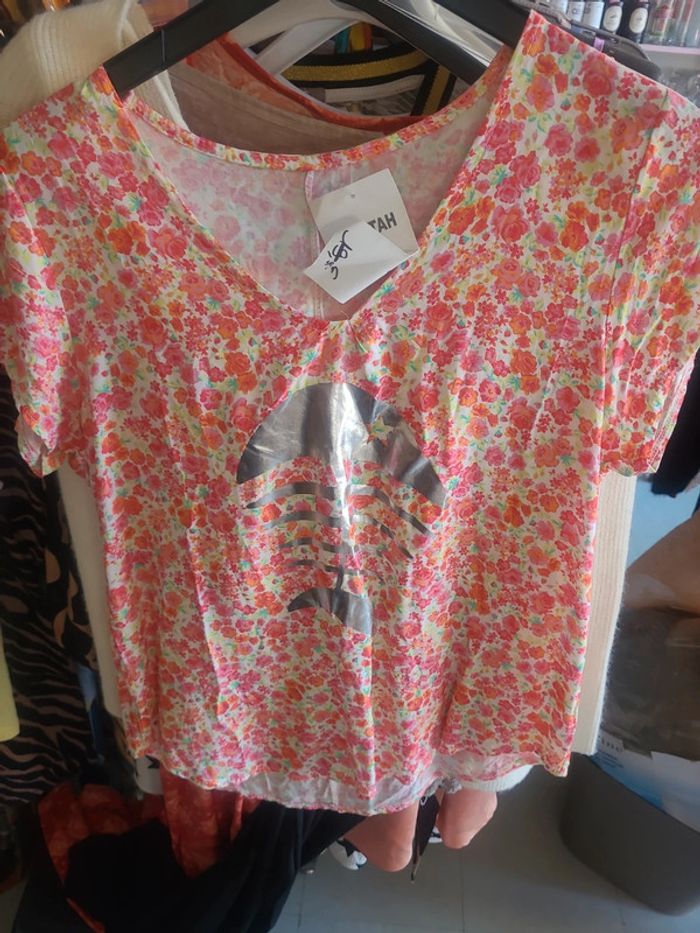 Tee shirt fleuri