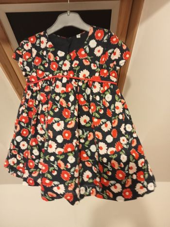 Robe bleu avec fleurs