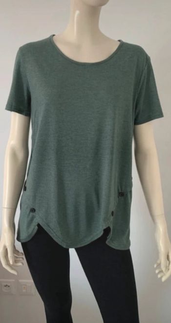 Top teeshirt vert avec boutons devant manches courtes taille L ou 40/42