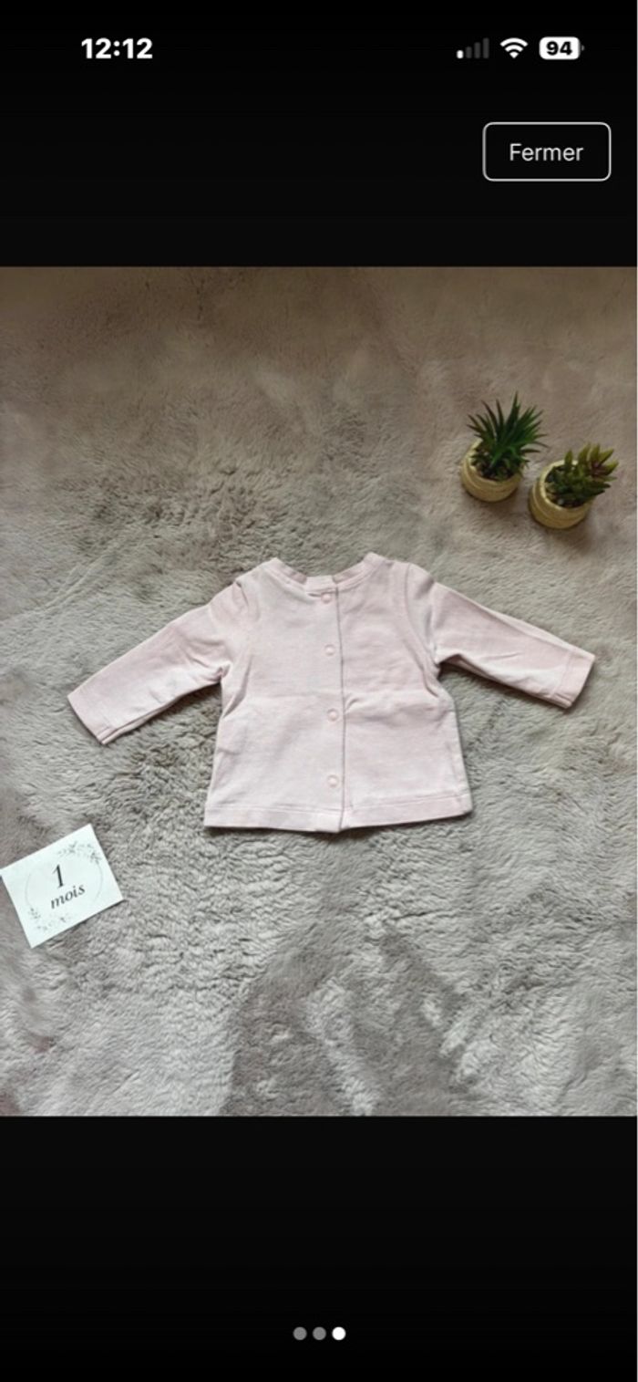 Pull bébé rose 1 mois – ouverture dos complète, motif adorable 💗 - photo numéro 3
