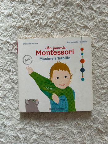 Livre montessori « maxime s’habille »