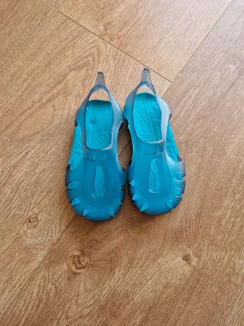 Chaussures piscines taille 23