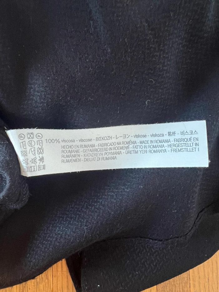 T-shirt noir Oysho col avec volants – taille S – épaules dénudées - photo numéro 9