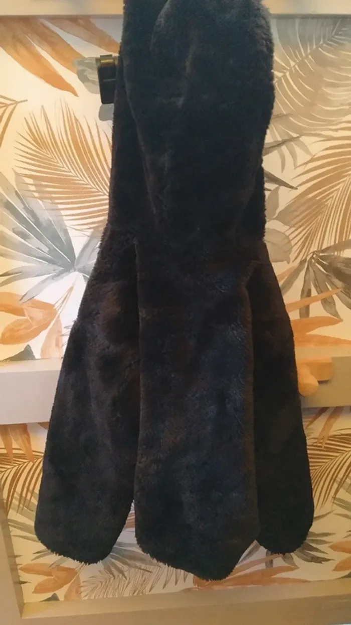 Veste courte fourrure capuche noire - photo numéro 3