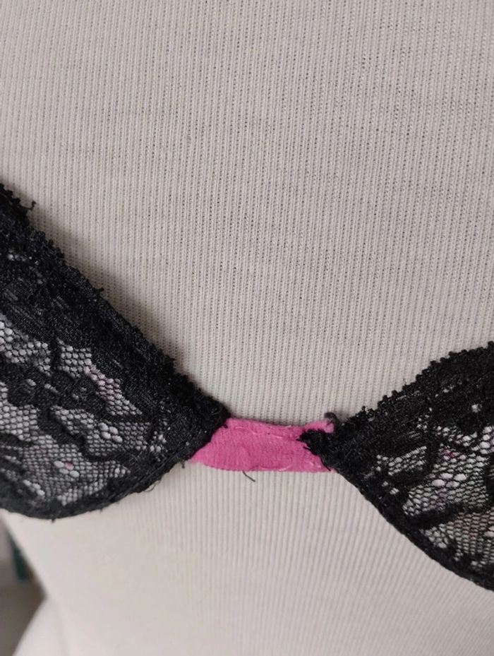 Soutien gorge dentelle et détails fushia 💖 - photo numéro 2
