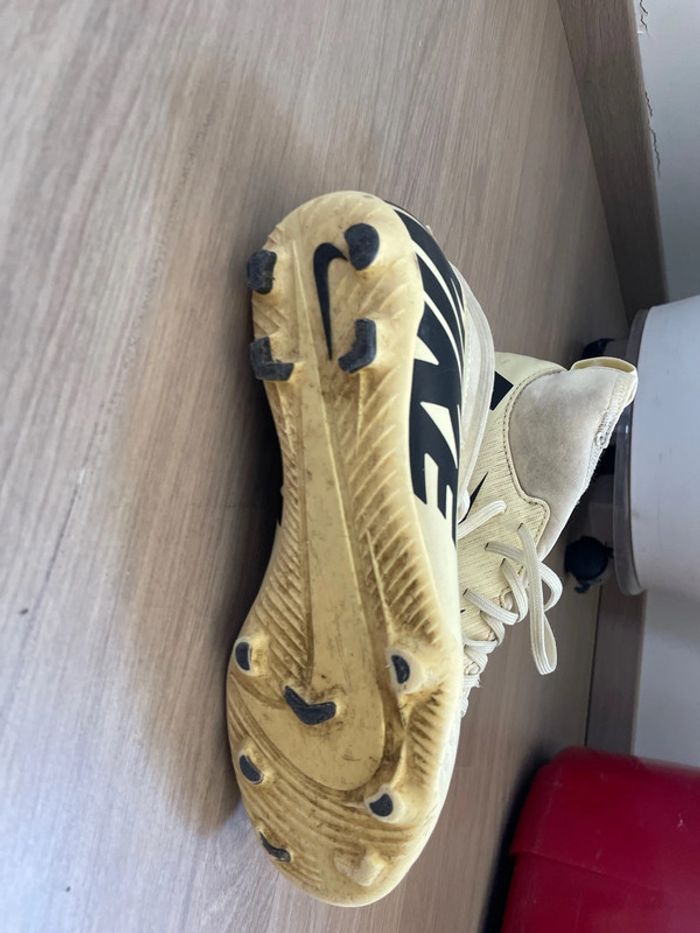 Baskets de foot nike - photo numéro 3