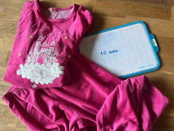 Pyjama velours du pareil au même taille 10 ans