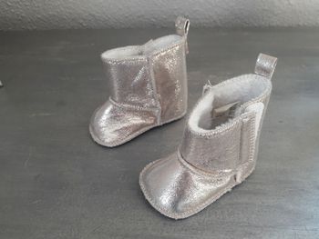 Bottes dorées chaudes bébé