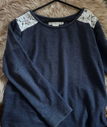 Pull / polo léger bleu marine avec dentelle épaules et bas H&M / L.O.G.G 6 ans