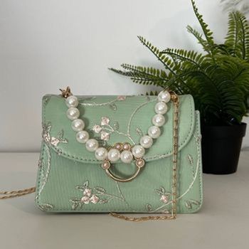 Petit sac bandoulière vert pastel - perles et broderies