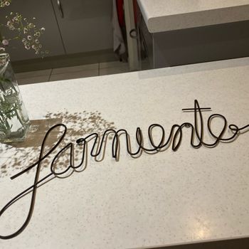 Decot murale en métal