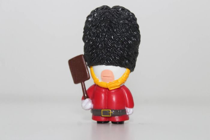 Figurine Lapin Crétin Garde anglais