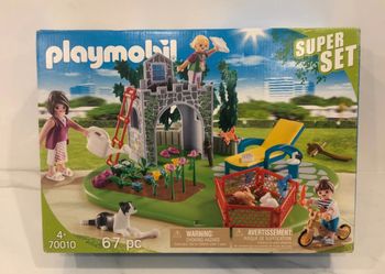 Playmobil 70010 Super Set Famille et Jardin. Boîte neuve, scellée mais un peu abîmée.