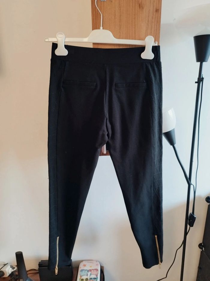 Très joli pantalon élastiqué noir zippé à la cheville de la marque The Kooples en taille M - photo numéro 2
