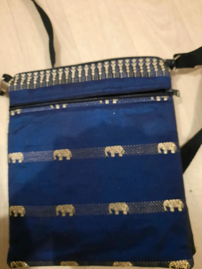 Pochette bleue nuit avec éléphant doré venant du Cambodge - photo numéro 6