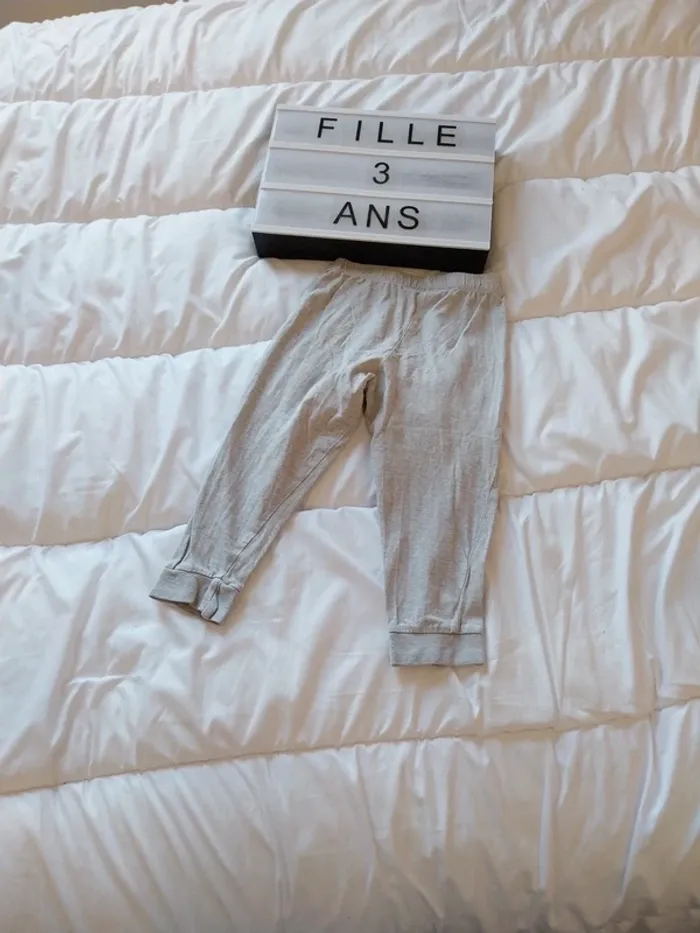 Bas de pyjama fille 3 ans Disney - photo numéro 2
