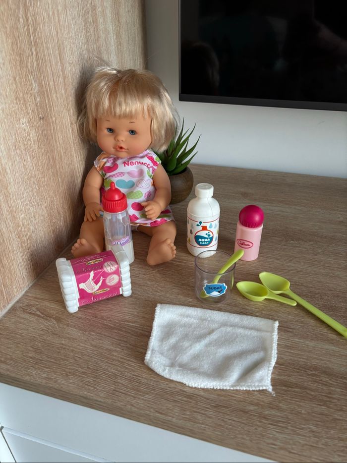 Poupon nenuco cheveux avec accessoires