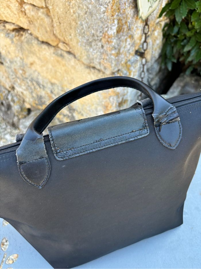 Longchamp Le Pliage M noir – porté main – cuir verni noir – authentique - photo numéro 8