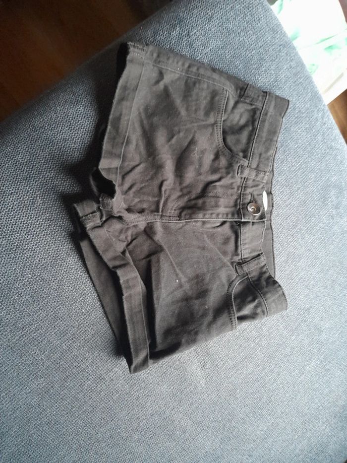 Short noir 10 ans
