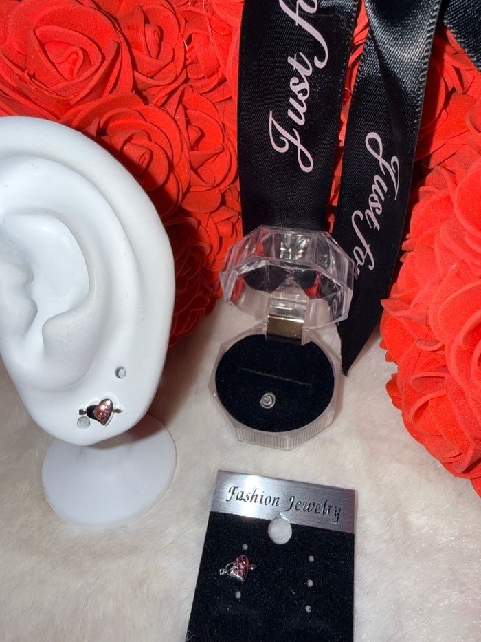 💖 Boucles d’oreilles argentées cœur rose – Douceur et féminité 💖 - photo numéro 2