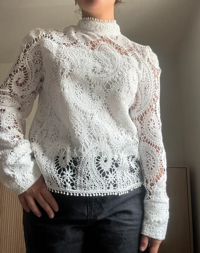 Blouse avec broderie taille S - photo numéro 3