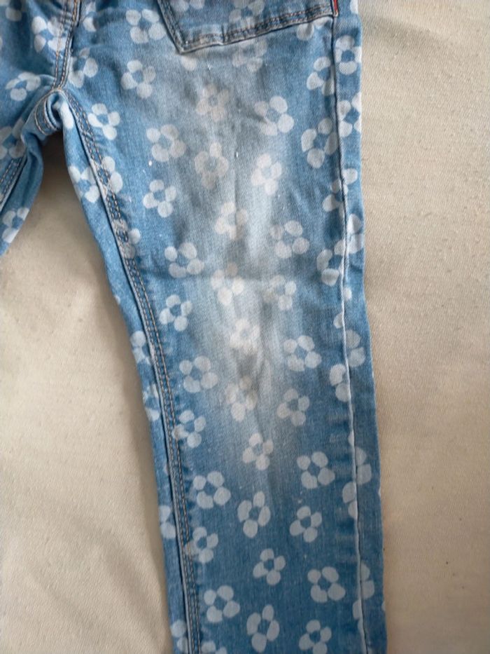 Jeans à fleurs 36 mois - photo numéro 4