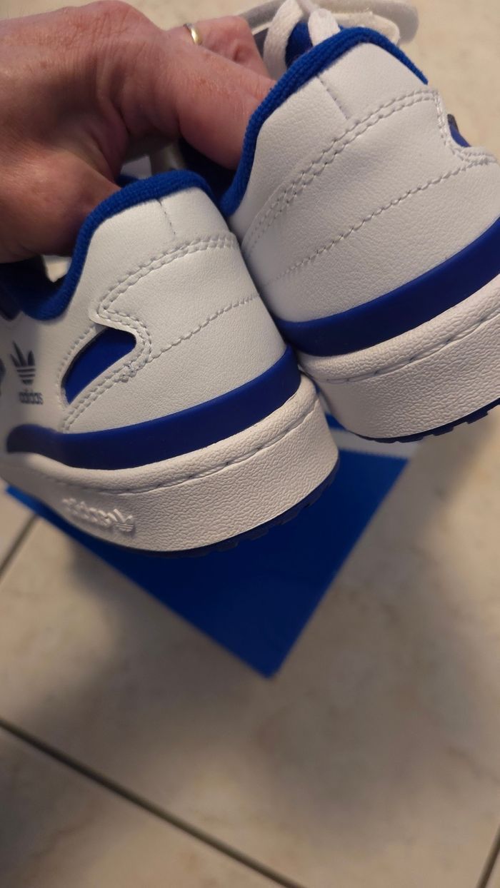 (NEUVESnon portées) 🏷🥰🤩 SUPERBES baskets ADIDAS pointure 38 unisex - photo numéro 4