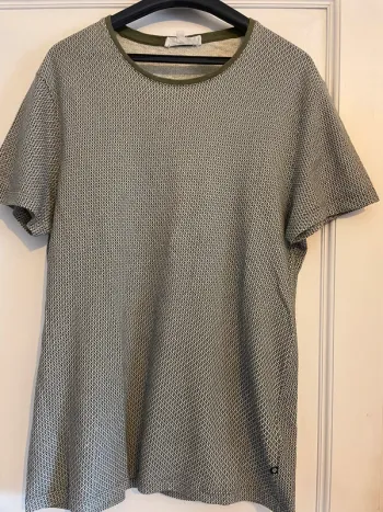 Tee shirt