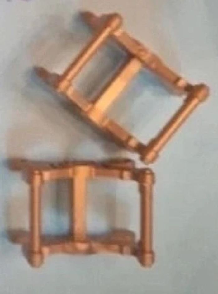 Lot 4 accessoires couleur or playmobil