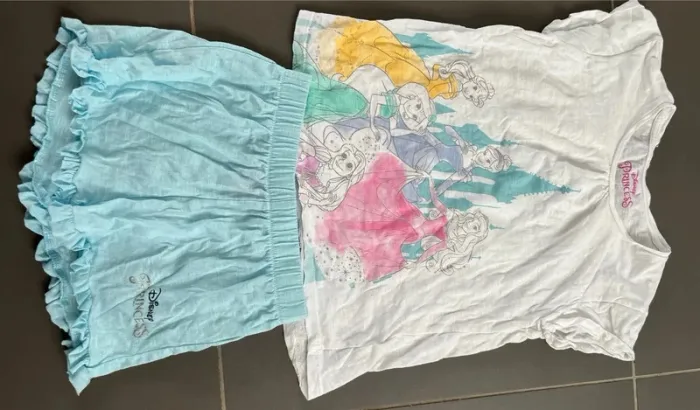 Pyjashort princesses Disney 7-8 ans en très bon a