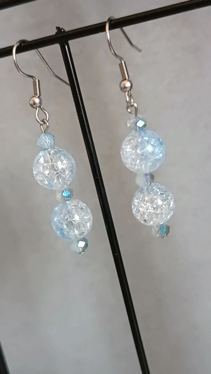 Jolie paire de boucles d'oreilles pendantes - photo numéro 2