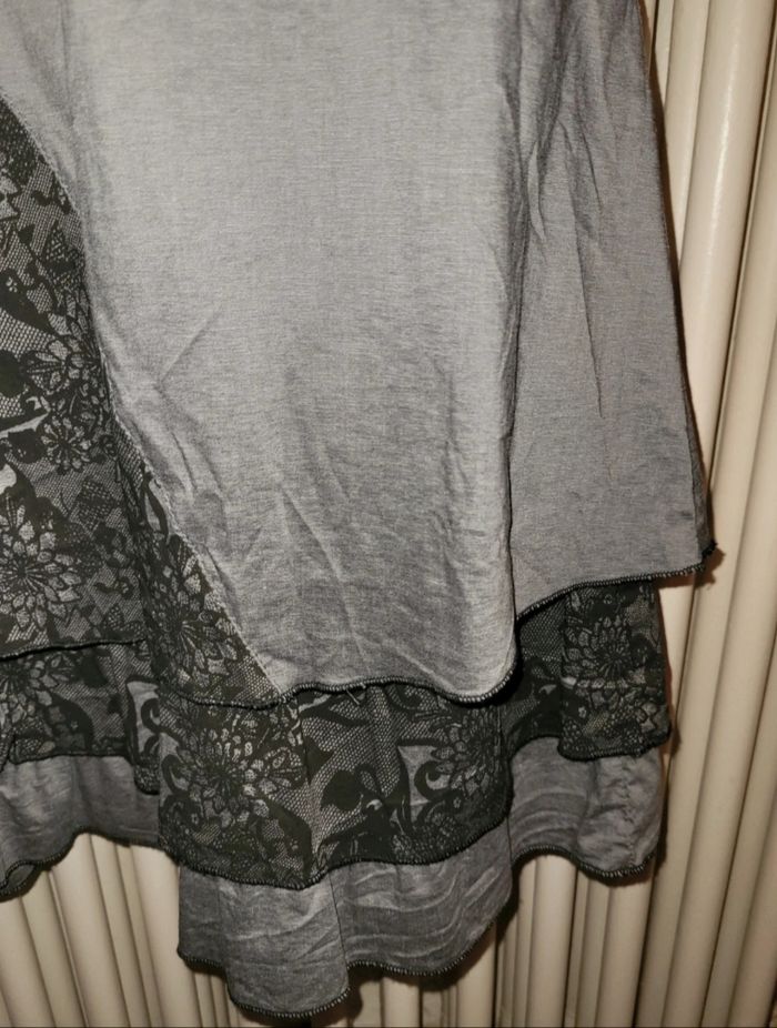 Robe grise dentelle noire - photo numéro 3