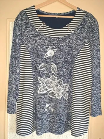 Tunique femme mouchetée et rayée épaulettes minces comme neuve tbe bleue blanche XXXL
