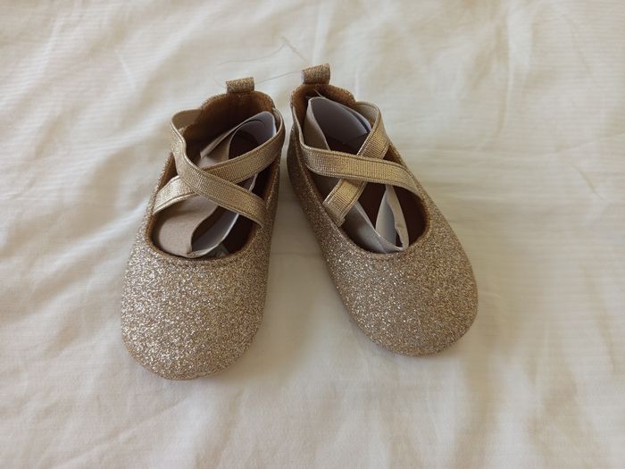 Chaussures doré neuf