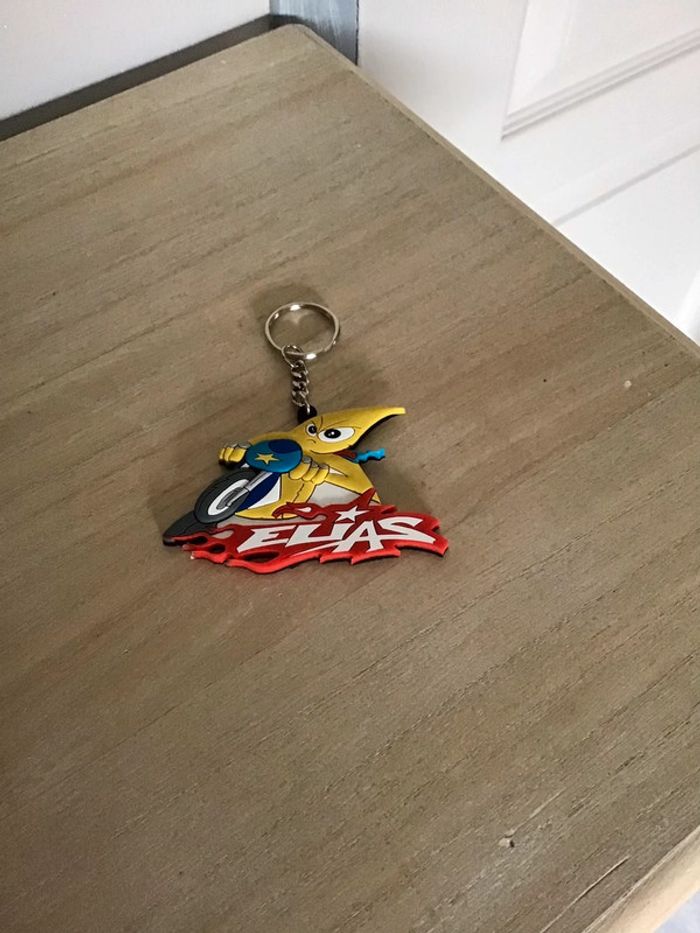 Porte clef motif Elias 8 cm long