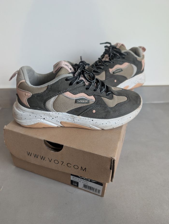 Baskets VO7 pointure 38