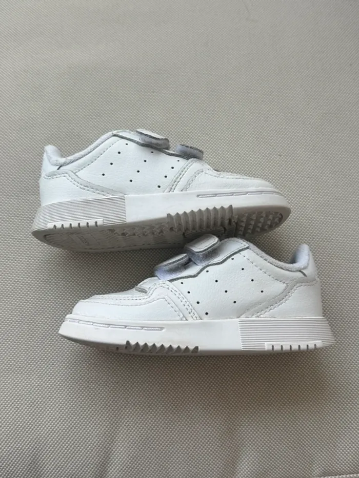 Basket Adidas blanche à scratch - photo numéro 2